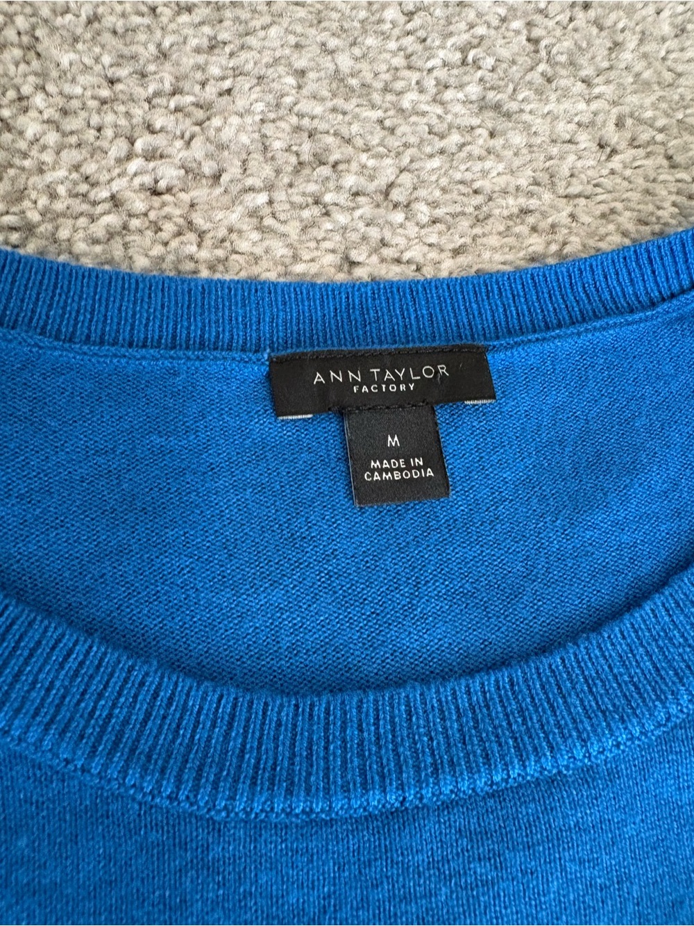 Ann Taylor short sleeve lightweight sweater - Picture 3 of 4